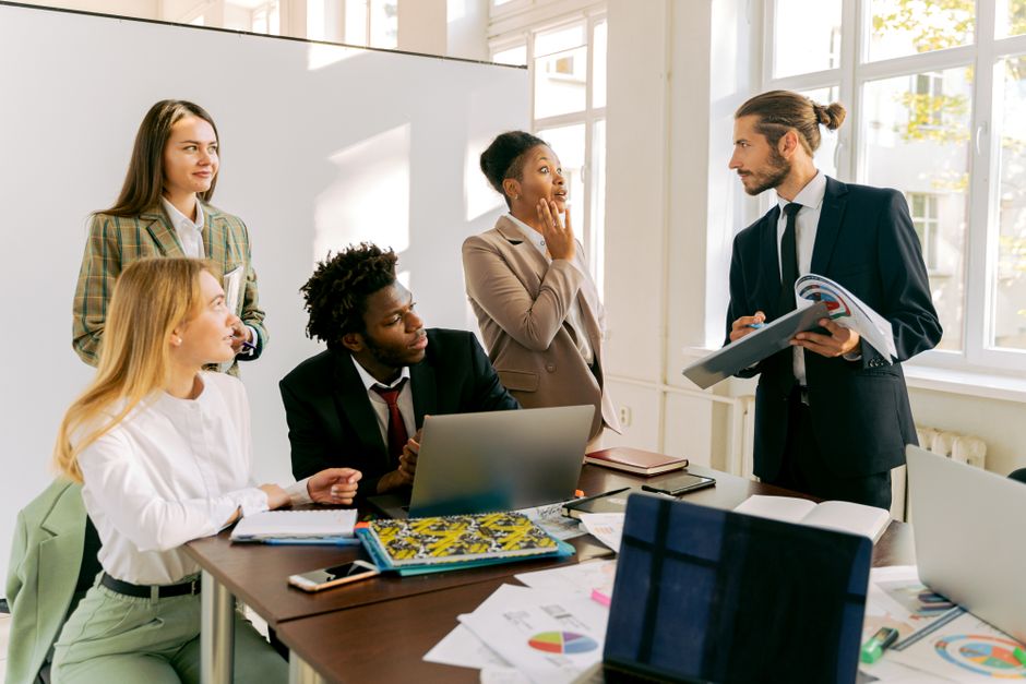 How to Write a Meeting Agenda That Respects Everyone's Time